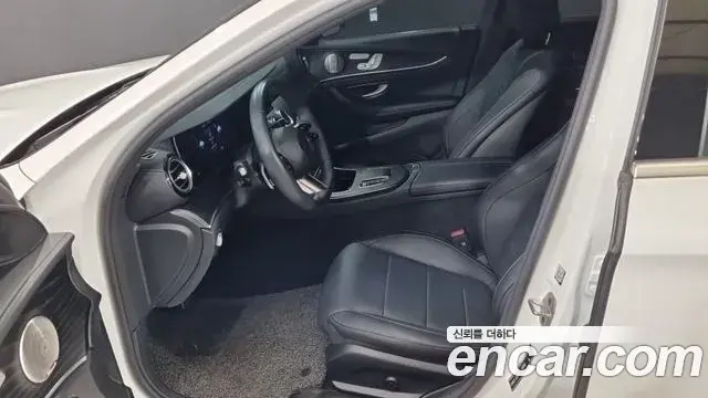 Mercedes-Benz E-Class 2023 — ფოტო 4/18
