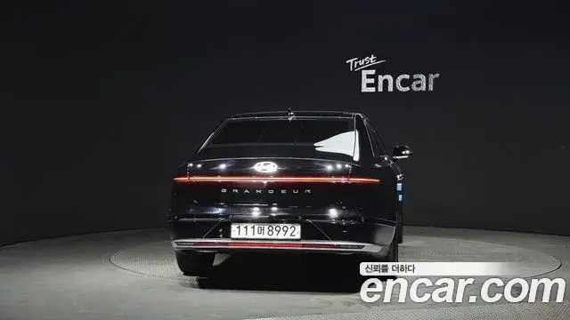 Hyundai Grandeur Hybrid 2023 — Şəkil 19/20