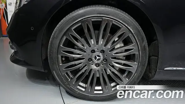 Mercedes-Benz S-Class 2019 — Photo 12/20