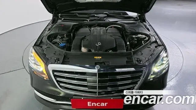Mercedes-Benz S-Class 2019 — Photo 8/20