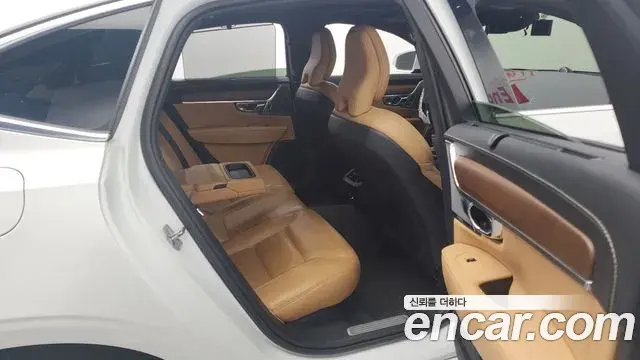 Volvo S90 2018 — ფოტო 17/20