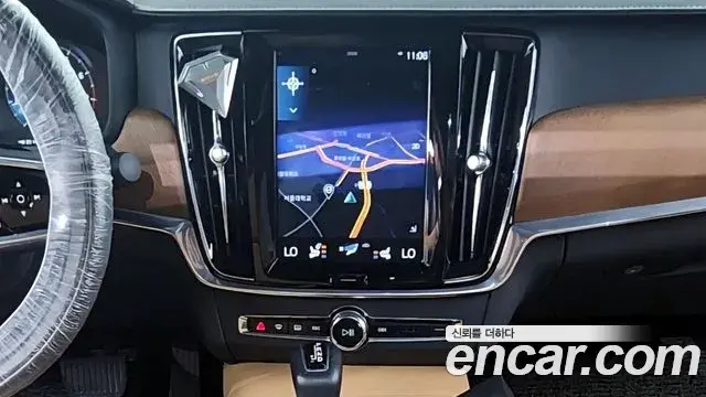 Volvo S90 2018 — ფოტო 15/20