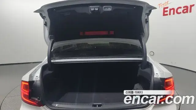 Volvo S90 2018 — ფოტო 14/20