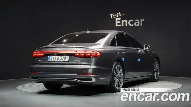 Audi A8 2023 — Фото 2/20
