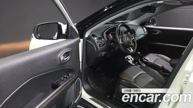 Jeep Compass 2019 — Photo 17/20