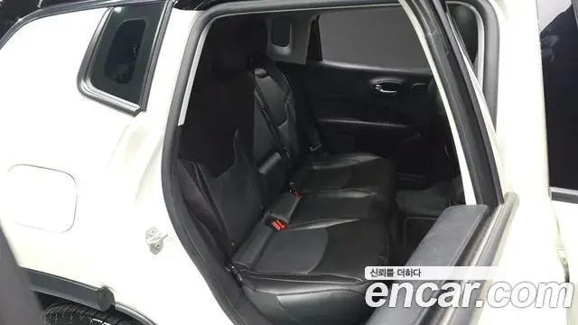 Jeep Compass 2019 — Photo 8/20