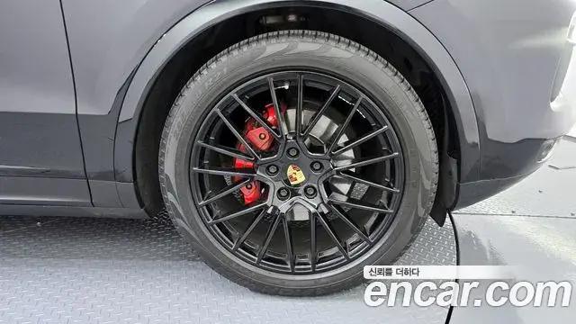 Porsche Cayenne 2020 — Photo 14/20