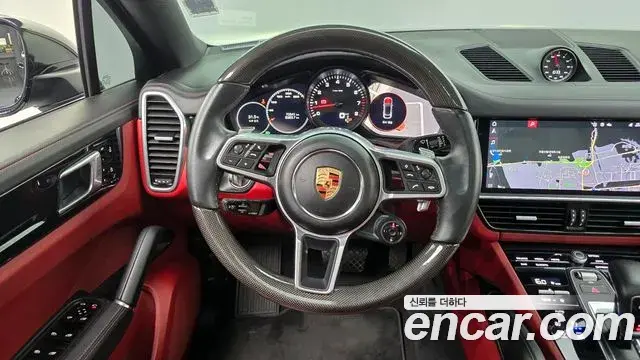 Porsche Cayenne 2020 — Photo 8/20