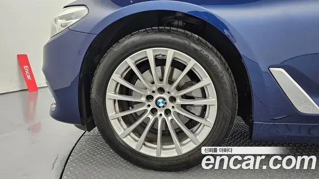 BMW 5 Series 2020 — ფოტო 7/20