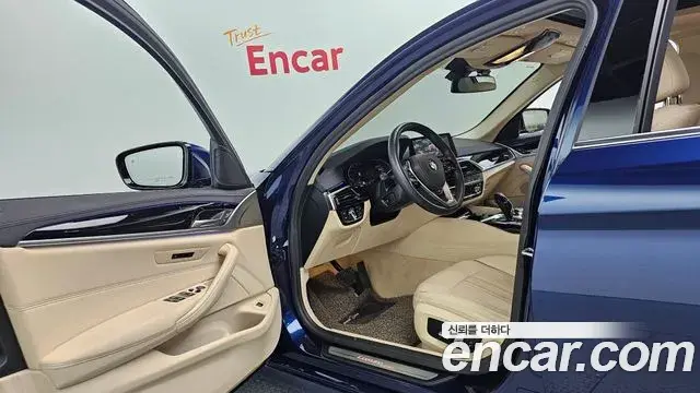 BMW 5 Series 2020 — ფოტო 16/20
