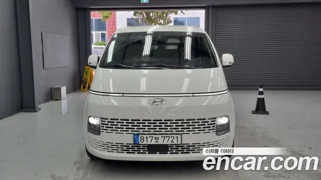 Hyundai Staria 2023 — Photo 1/19
