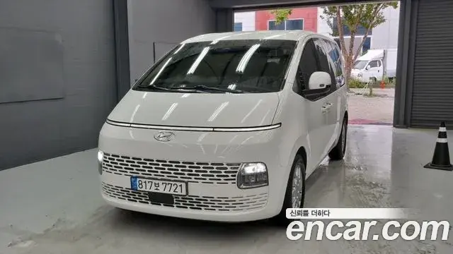 Hyundai Staria 2023 — Photo 18/19