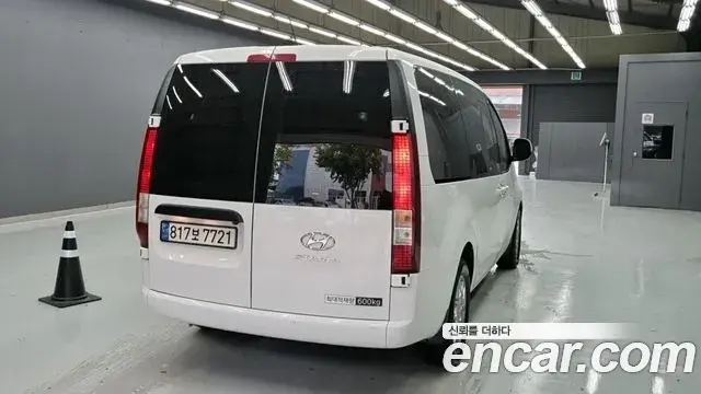 Hyundai Staria 2023 — Photo 4/19