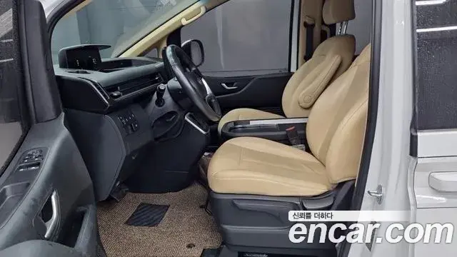 Hyundai Staria 2023 — Photo 7/19