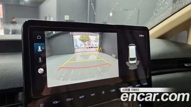 Hyundai Staria 2023 — Photo 3/19