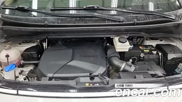 Hyundai Staria 2023 — Photo 17/19