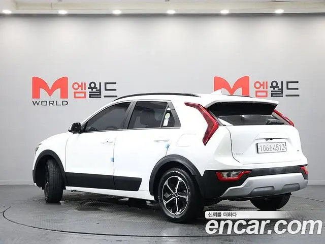 Kia Niro 2022 — ფოტო 17/20