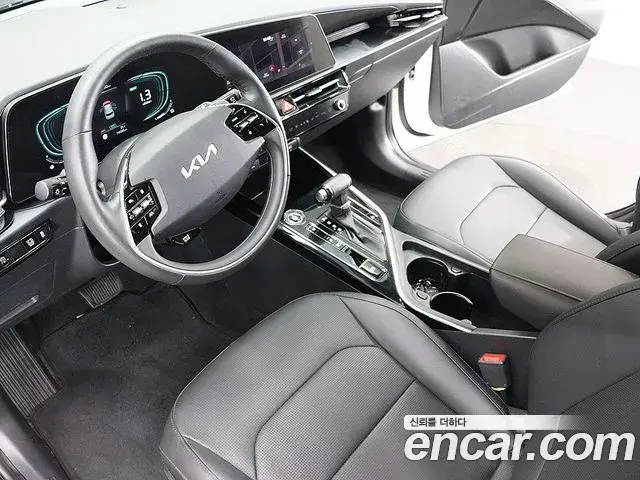 Kia Niro 2022 — ფოტო 15/20