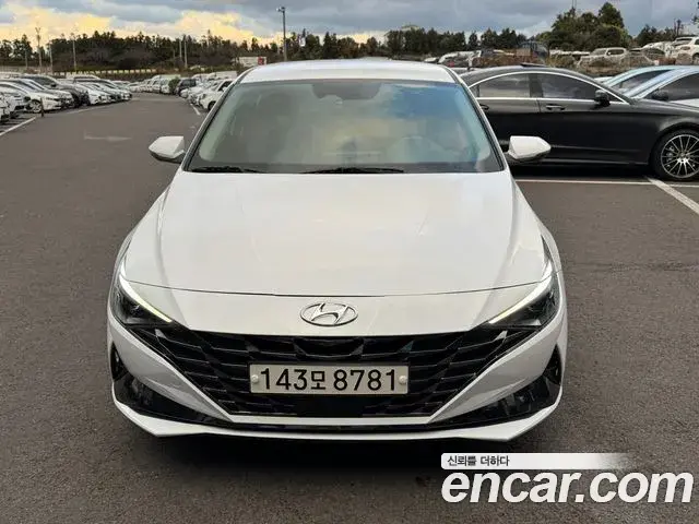 Hyundai The New Avante Hybrid 2021 — Photo 2/20