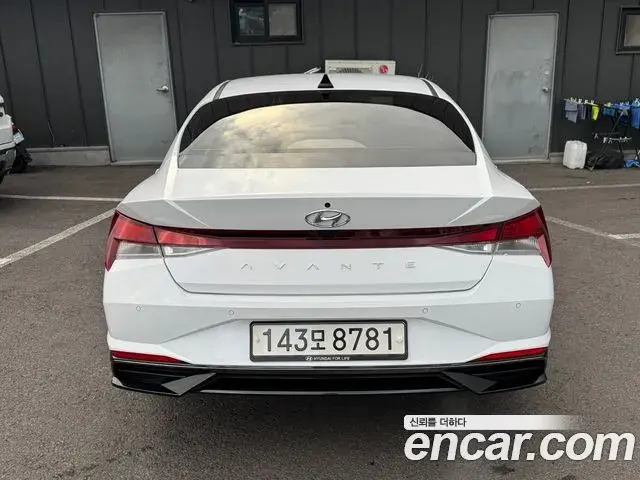 Hyundai The New Avante Hybrid 2021 — Photo 15/20