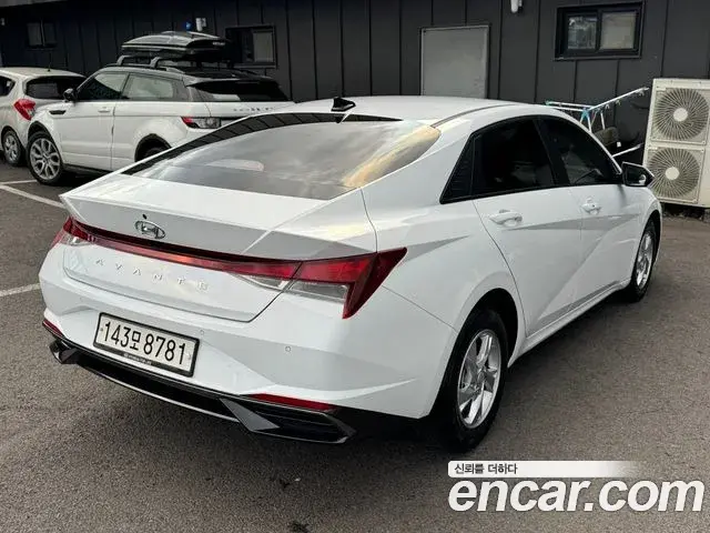 Hyundai The New Avante Hybrid 2021 — Photo 13/20