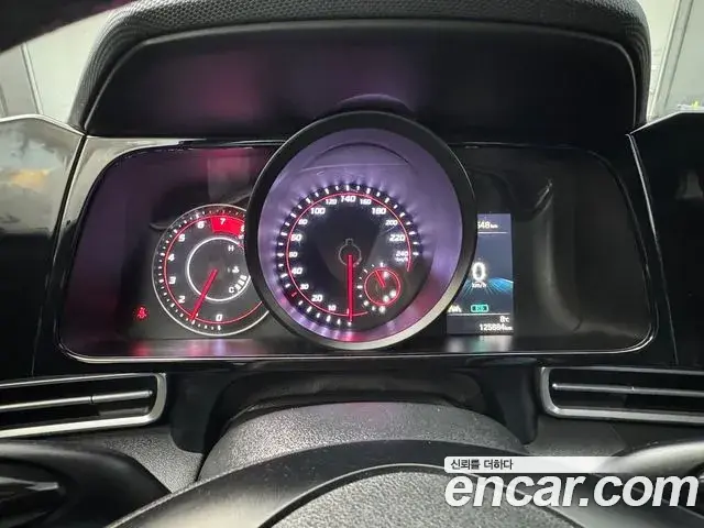 Hyundai The New Avante Hybrid 2021 — Photo 9/20