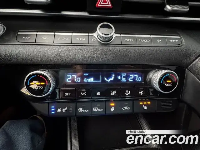 Hyundai The New Avante Hybrid 2021 — Photo 16/20