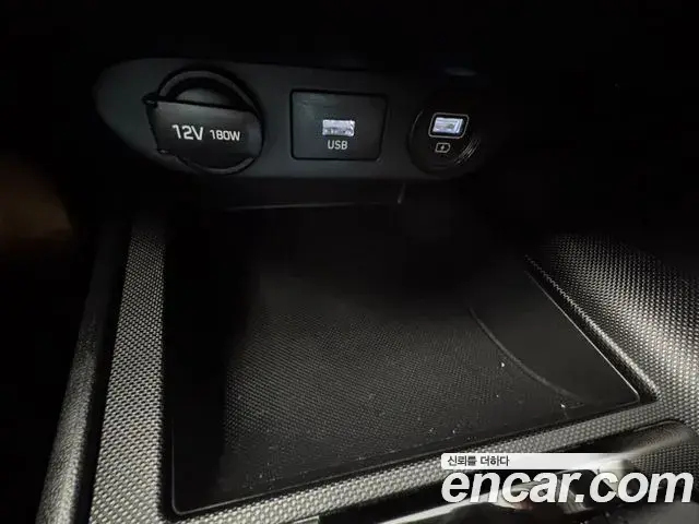 Hyundai The New Avante Hybrid 2021 — Photo 5/20