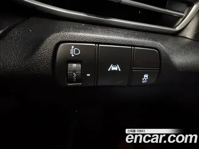 Hyundai The New Avante Hybrid 2021 — Photo 3/20