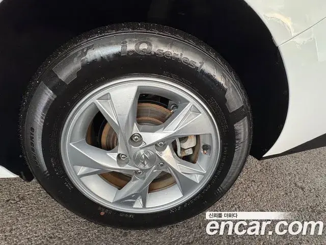 Hyundai The New Avante Hybrid 2021 — Photo 4/20