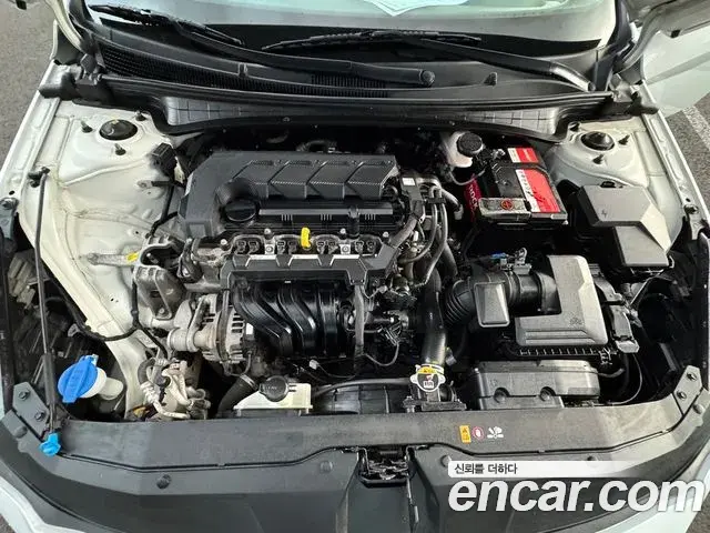 Hyundai The New Avante Hybrid 2021 — Photo 12/20