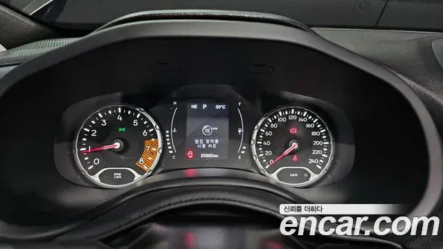 Jeep Renegade 2021 — Фото 8/20