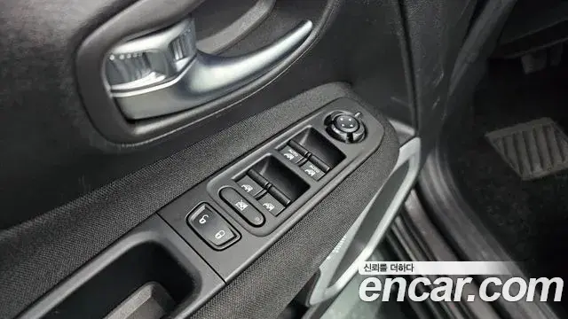 Jeep Renegade 2021 — Фото 16/20