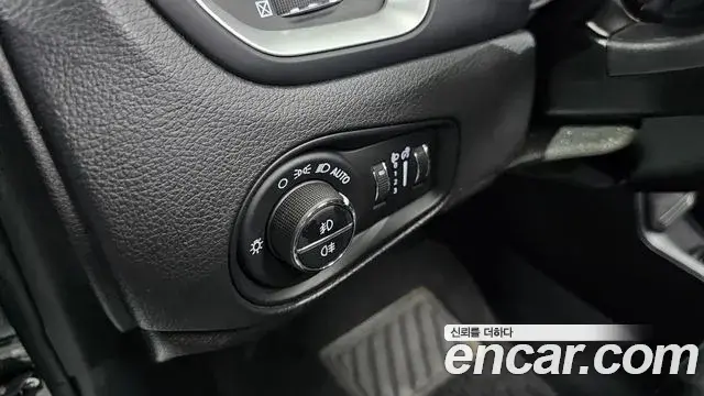 Jeep Renegade 2021 — Фото 19/20