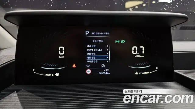 Hyundai Staria 2022 — ფოტო 3/20