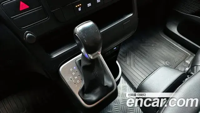 Hyundai Staria 2022 — ფოტო 9/20