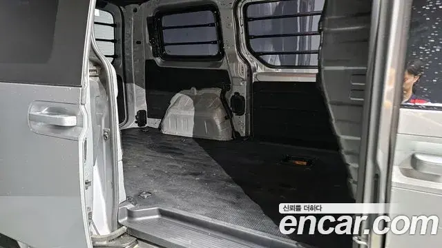 Hyundai Staria 2022 — ფოტო 14/20