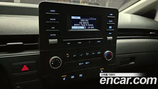 Hyundai Staria 2022 — ფოტო 18/20