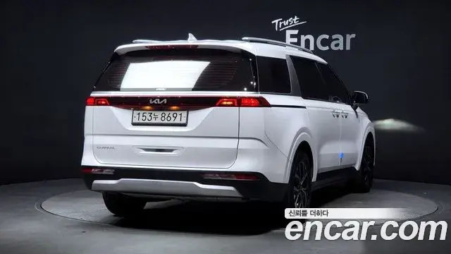 Kia Carnival 2023 — Фото 1/20