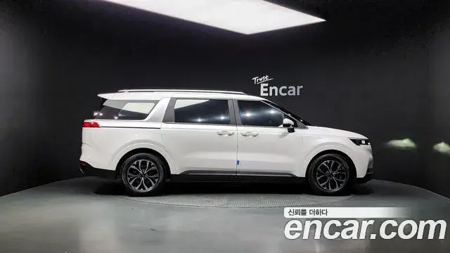 Kia Carnival 2023 — Фото 3/20