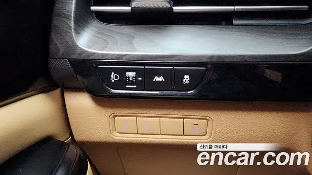 Kia Carnival 2023 — Фото 8/20