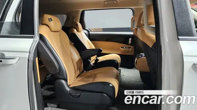 Kia Carnival 2023 — Фото 16/20