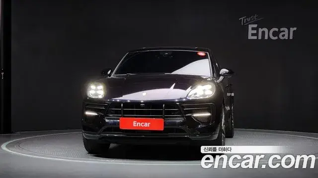 Porsche Macan 2021 — Фото 3/20