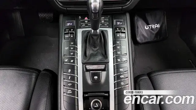 Porsche Macan 2021 — Фото 9/20