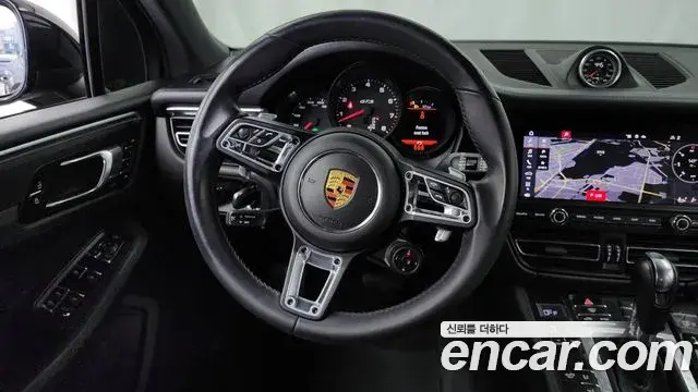 Porsche Macan 2021 — Фото 13/20