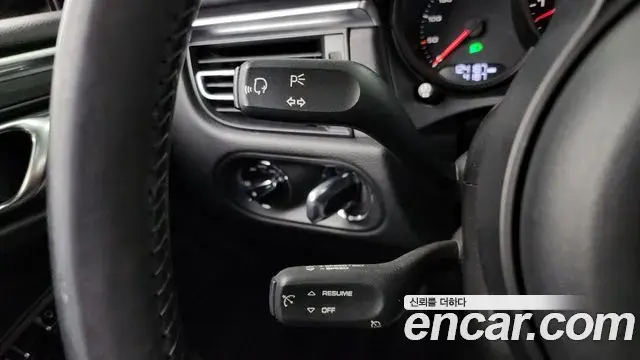 Porsche Macan 2021 — Фото 17/20