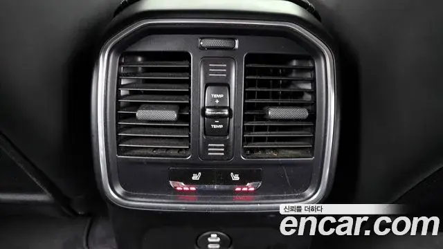 Porsche Macan 2021 — Фото 19/20