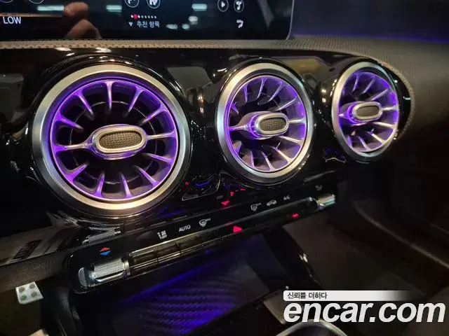 Mercedes-Benz A-Class 2020 — Photo 5/20