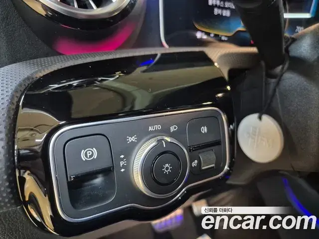 Mercedes-Benz A-Class 2020 — Photo 4/20