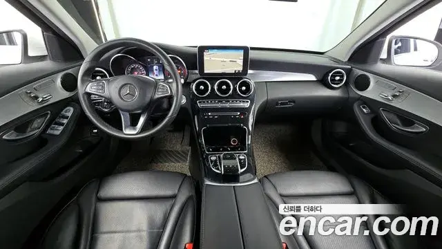 Mercedes-Benz C-Class 2018 — ფოტო 19/20